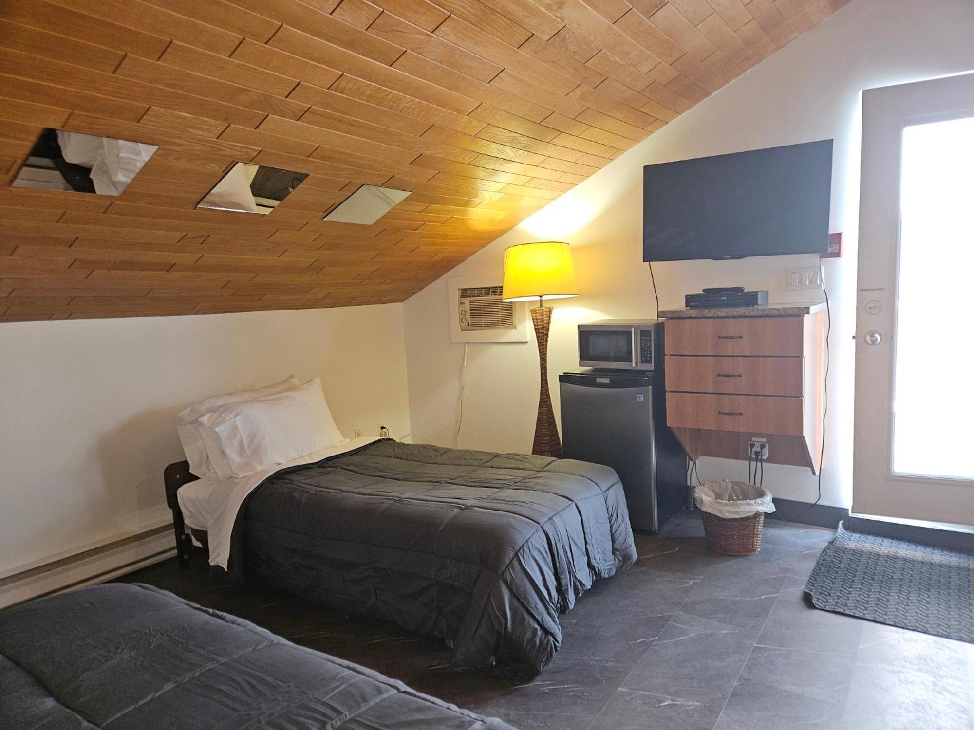 Hotel Auberge St-Felicien Saint-Félicien エクステリア 写真