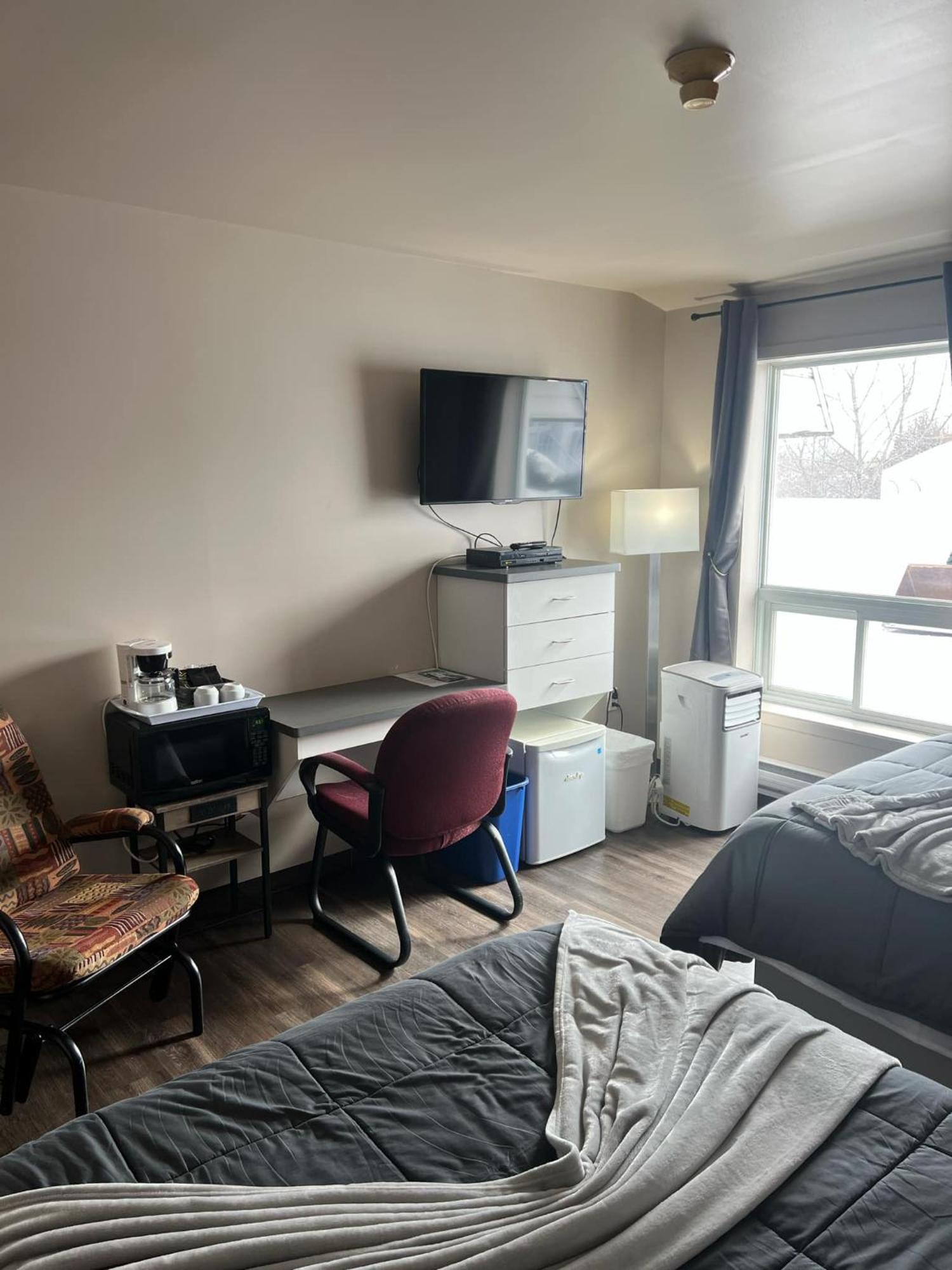 Hotel Auberge St-Felicien Saint-Félicien エクステリア 写真