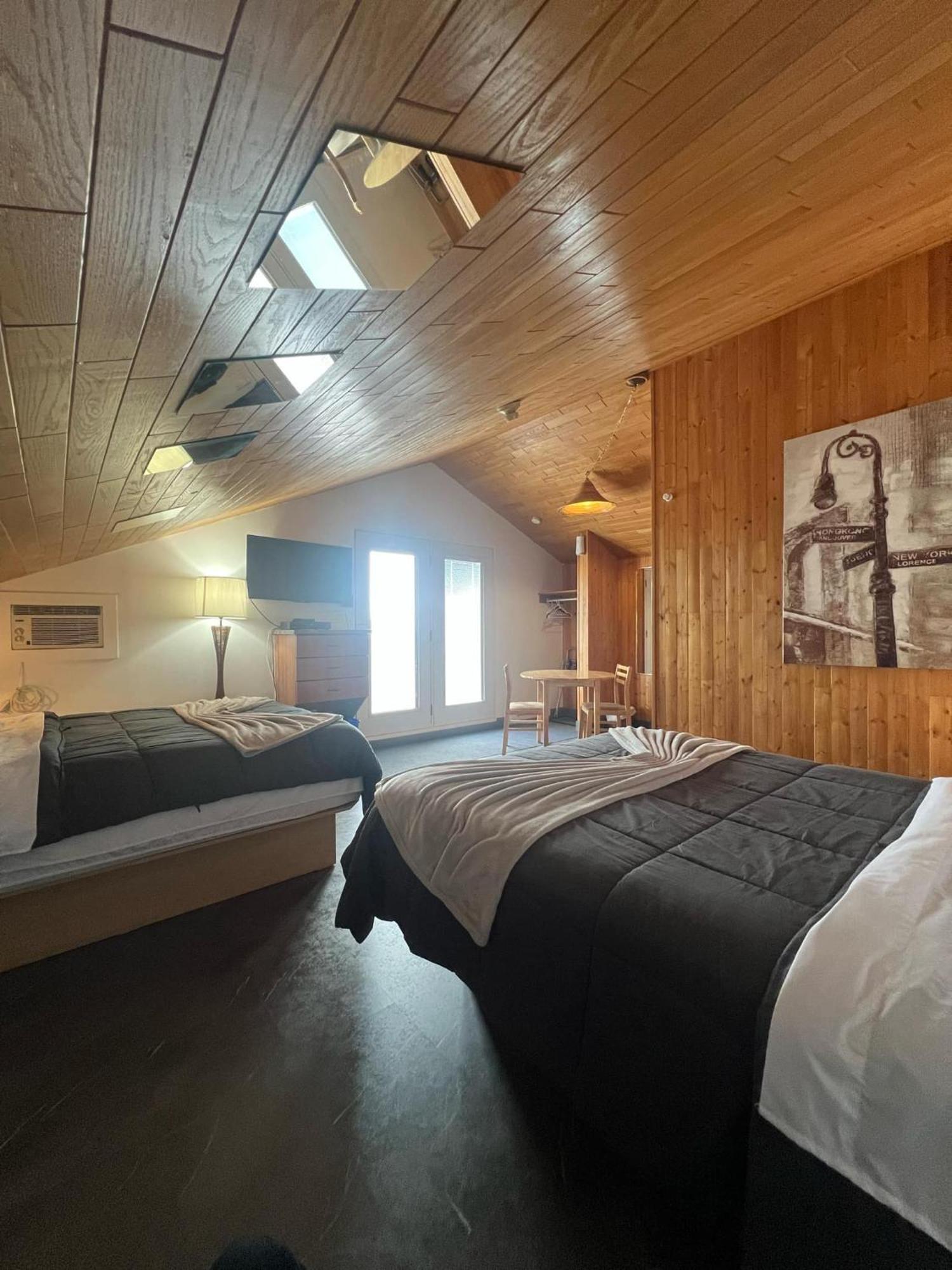 Hotel Auberge St-Felicien Saint-Félicien エクステリア 写真